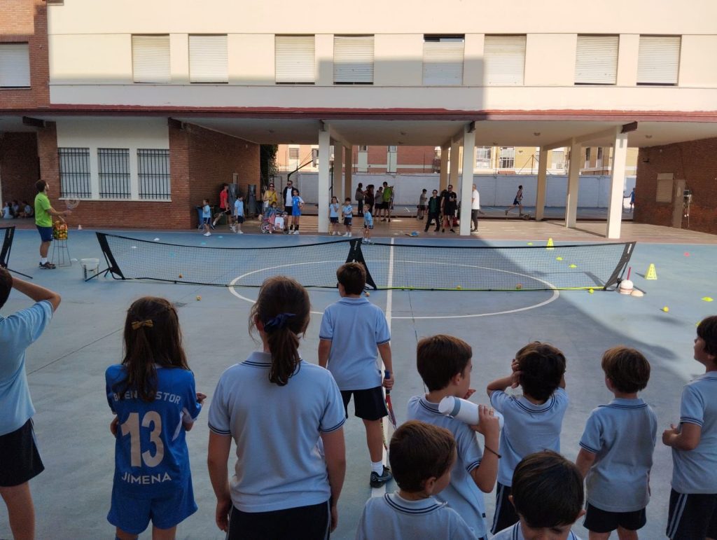 Actividad extraescolar de tenis en Alcalá de Guadaíra